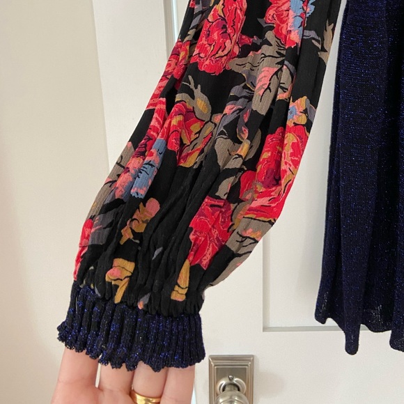 Free People Blue Shimmer Mini w. Floral Sleeves - Picture 6 of 9